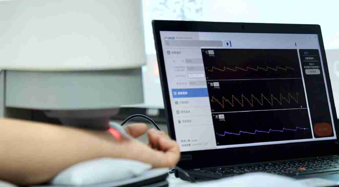 财神娱乐耘康以高解析与拟真的显示技术，，，将其应用于中医检测，，，提供“中医数位化检测方案”，，，使传统中医检测结果数据化与可视化