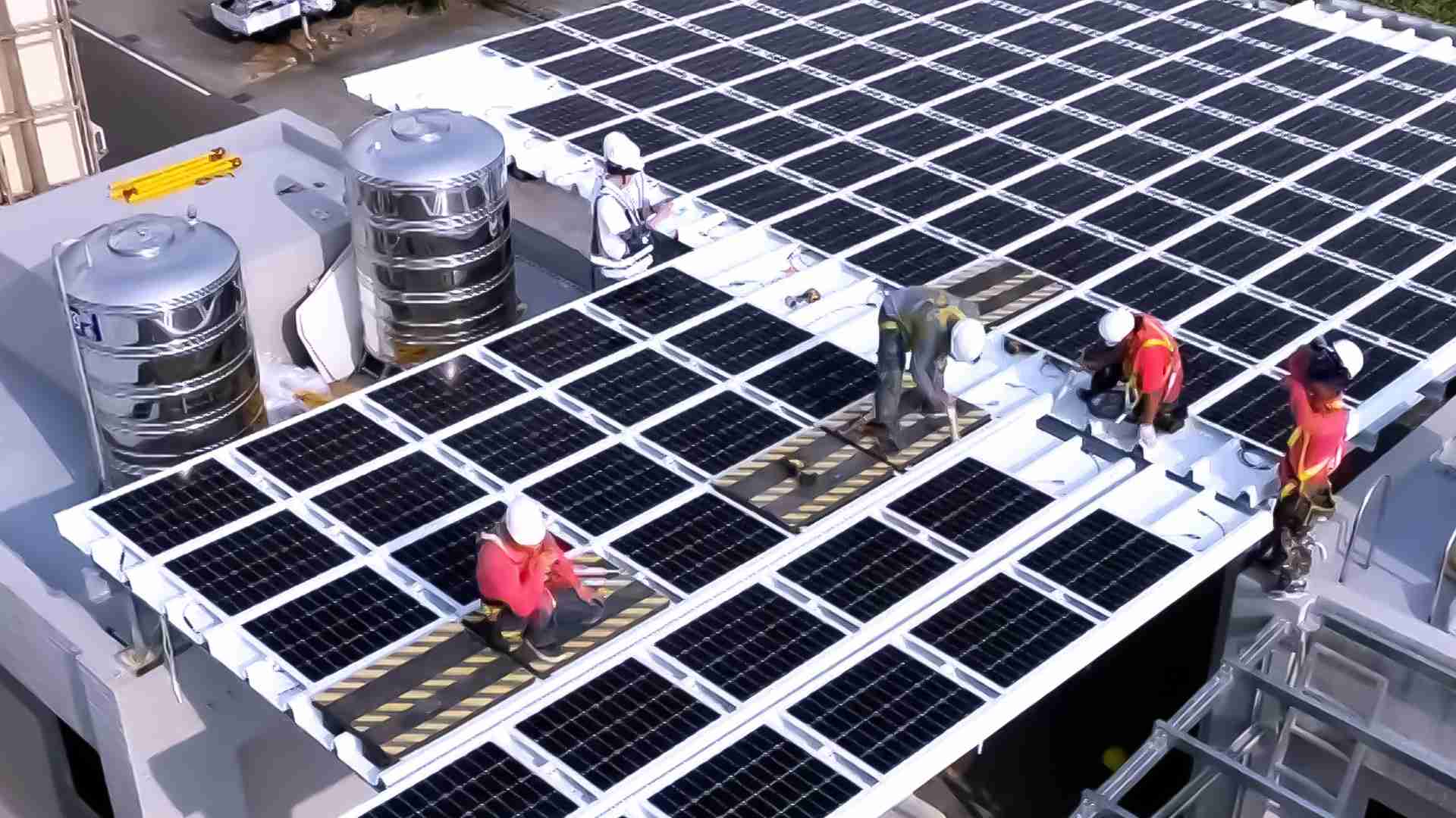 财神娱乐着力于替代能源之技术研发，，，，如光电浪板的相关制程、、、设备与产品，，，，其中所开发之光电整合型浪板，，减少传统金属支架安装，，更提升耐候度，，，，可广泛运用于多元场域，，，，并辅助建筑达到净零碳排目标