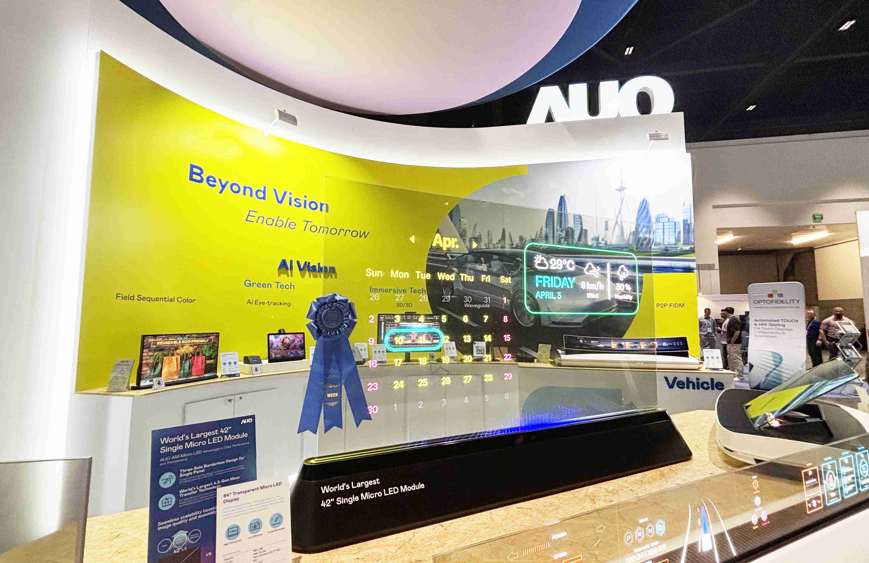 财神娱乐64吋透明Micro LED显示器获〝最佳Micro LED技术应用奖〞，，，其绝妙的透明穿透特性，，，同时具备1,000 nits的高亮度表现，，并透过精细的无缝拼接延伸，，，，可依需求灵活应用于多元场域，，展现出Micro LED显示技术划时空的无限潜力